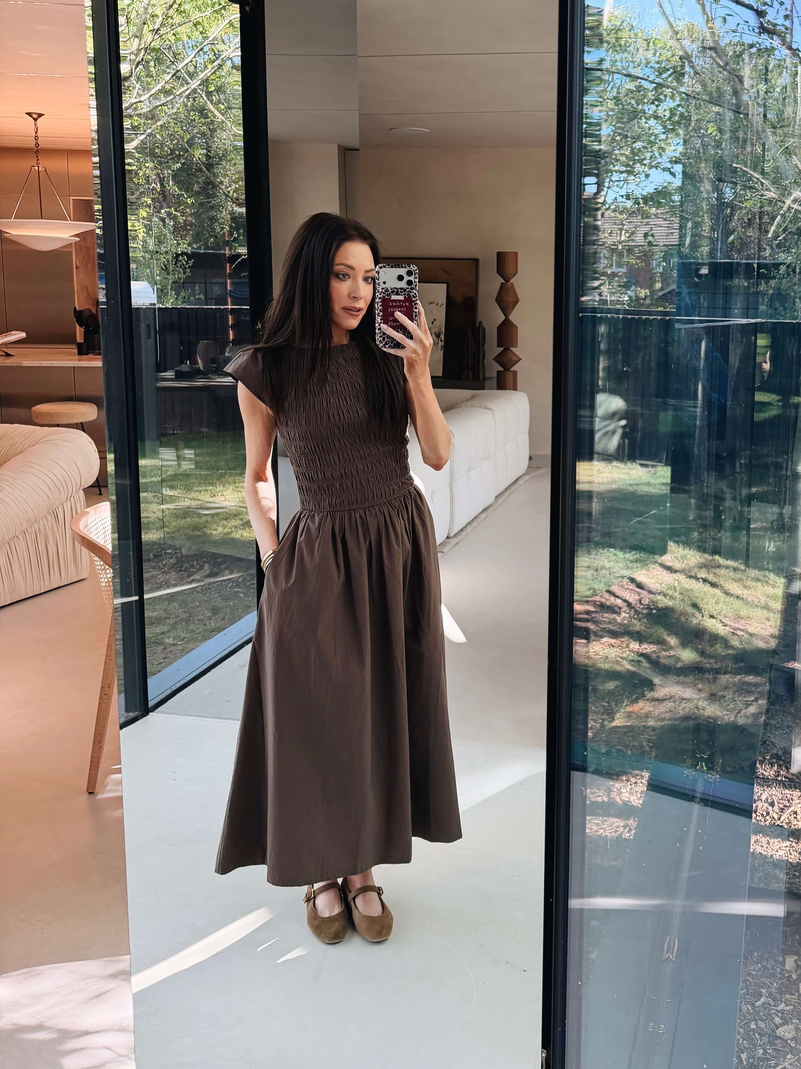 'ELIZABETH' SHIRRED BODICE SHORT SLEEVE MIDAXI DRESS BROWN - Image 4