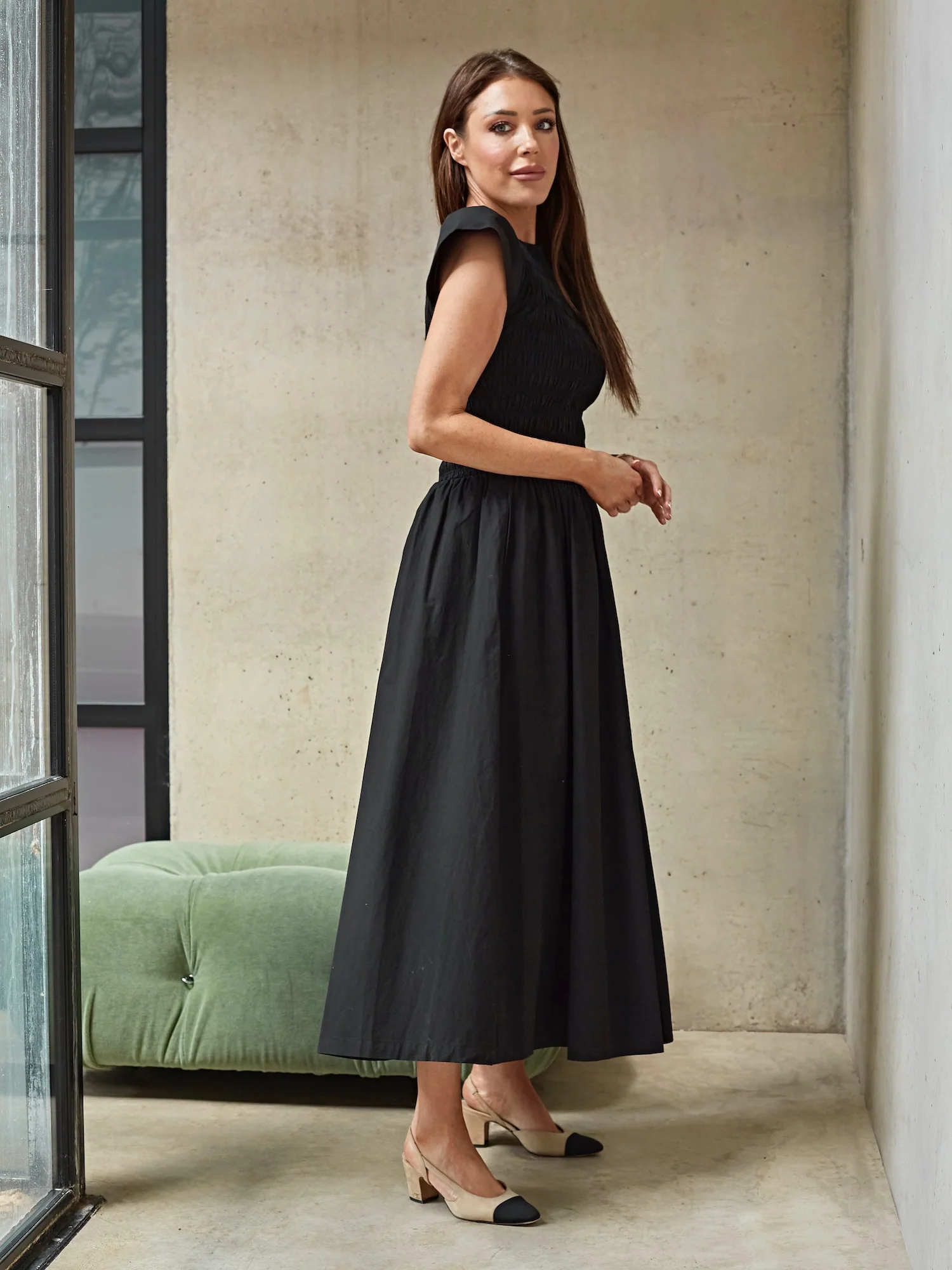 'ELIZABETH' SHIRRED BODICE SHORT SLEEVE MIDAXI DRESS BLACK - Image 4