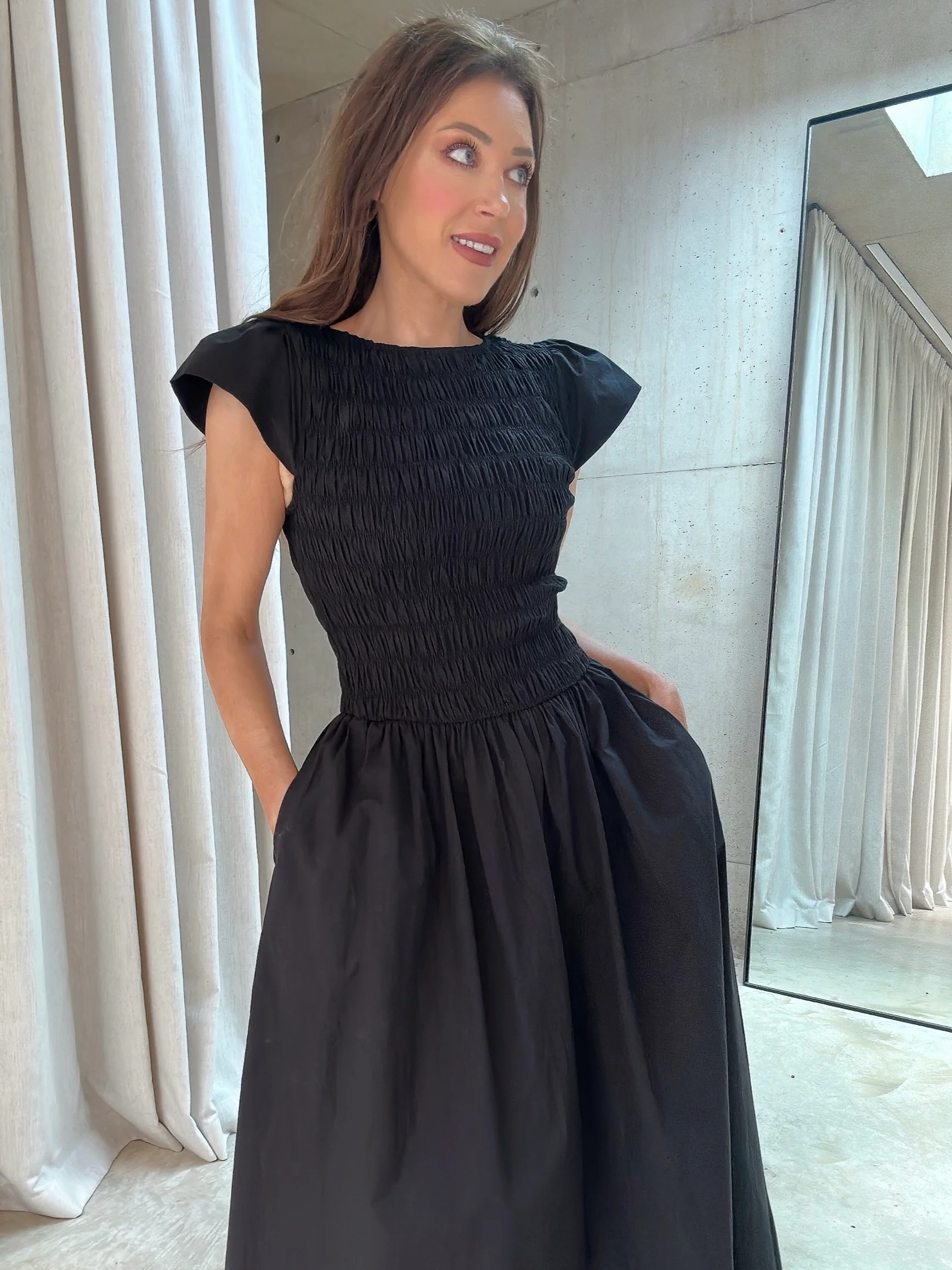 'ELIZABETH' SHIRRED BODICE SHORT SLEEVE MIDAXI DRESS BLACK - Image 5